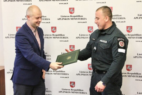 Apdovanoti aktyviausiai akcijoje „Lašiša“ dalyvavę pareigūnai