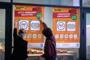 Danijoje dėl COVID-19 protrūkio įvedama laikinų ribojimų: Šveicarija nusitaikė į neskiepytuosius