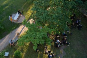 Architektai ir menininkai sostinėje sukūrė funkcionalių skulptūrinių instaliacijų sodą „2123“