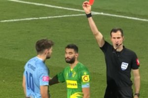 Absurdiškiausias pašalinimas futbolo istorijoje: kroatas išskrido iš aikštės, nes neteisingai mušė 11 m baudinį