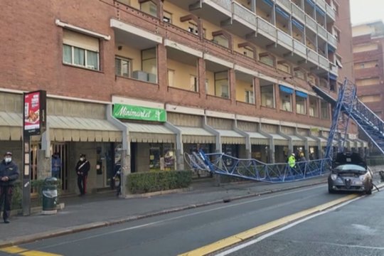 Nelaimė Italijoje: nukritus statybiniam kranui žuvo trys žmonės