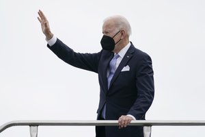 Joe Bidenas paminėjo avarijos, per kurią žuvo jo pirmoji žmona ir dukra, metines