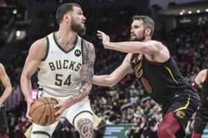 Smūgis NBA čempionams: be septynių žaidėjų rungtyniavę „Bucks“ gavo „Cavaliers“ kirtį