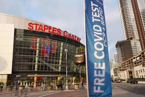 COVID-19 protrūkiai sėja chaosą NBA čempionate – atšauktos 5 rungtynės