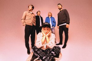 Anglų roko vunderkindai „Nothing But Thieves“ pirmą kartą koncertuos Lietuvoje