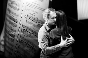 Kauno muzikinis teatras kviečia gražiausias šventes sutikti su A. Cholinos režisuota „Traviata“