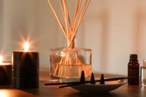 Populiarieji namų kvapai su lazdelėmis: kaip naudoti ir išlaikyti aromatą kuo ilgiau?