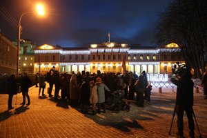 G. Nausėda susitiko su protestuojančiais tėvais: davė pažadą dėl galimybių paso vaikams