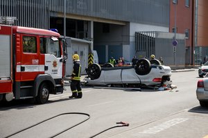 Teismas pripažino: verslo centre „Europa“ esanti automobilių aikštelė nesaugi ir priteisė nukentėjusiajai 200 tūkst. eurų