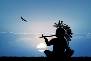 Kodėl frazė „taikos pypkė“ yra klaidinga? Arba viena neįtikėtina istorija apie legendinį indėnų vadą