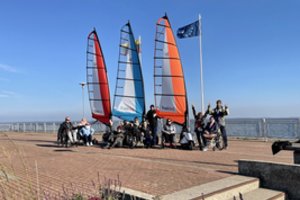 Buriuotojai negalią turintiems žmonėms turi pasiūlymą – iš arčiau susipažinti su burėmis ir vėju