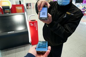 Ant Vyriausybės stalo – papildomi ribojimai ir pokyčiai dėl galimybių paso