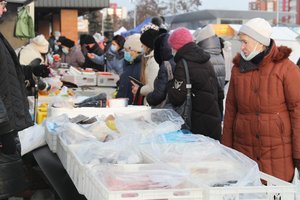 Prieš pat šventes – antplūdis turguose: driekiasi pirkėjų eilės, išleidžiamos sumos stebina prekybininkus