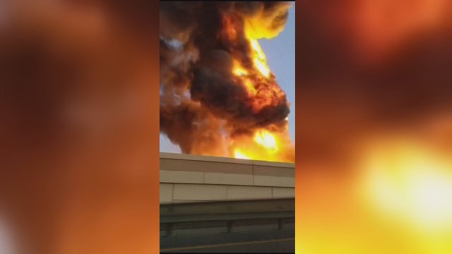 Nelaimė Teksase: greitkelyje įvykus avarijai kilo didžiulis gaisras 
