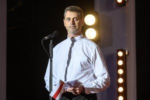 Kūčių išvakarėse kunigas Ričardas Doveika kreipiasi į susiskaldžiusią tautą: „Mus jungia daug daugiau negu skiria“