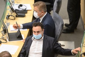 Privilegijų laikas baigėsi: Seimo nariai į darbą be galimybių paso nebepateks
