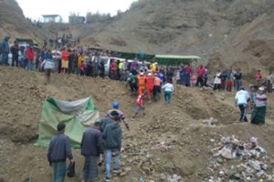 Mianmare po nuošliaužos kasykloje rasti dar du kūnai, tebeieškoma dešimčių dingusiųjų