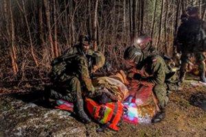 Lenkijoje sulaikyta migrantų grupė iš Baltarusijos: perplaukė upę pripučiama valtimi