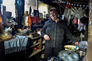 Trobelėje prie Neries prisiglaudusi benamė papasakojo apie savo Kūčias: viskas buvo kitaip, kol mirė draugas