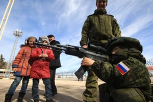 Patriotizmo pamokos Rusijoje – ir mažiems, ir dideliems: ruošiasi kitam karui