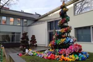 Tokios Kalėdų eglės Lietuvoje nebuvo: ant šakų tilpo daugiau kaip 5 tūkst. žaislų