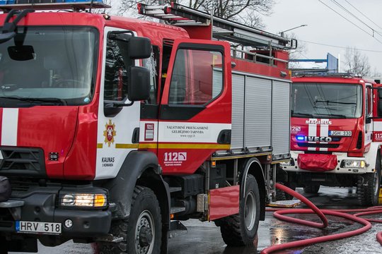 Dėl gaisro elektros skydinėje iš KTU Inžinerijos licėjaus evakuota 500 žmonių