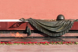 Rusijos teismas už karo veterano portreto išniekinimą jaunuoliui skyrė 4 metus kalėjimo