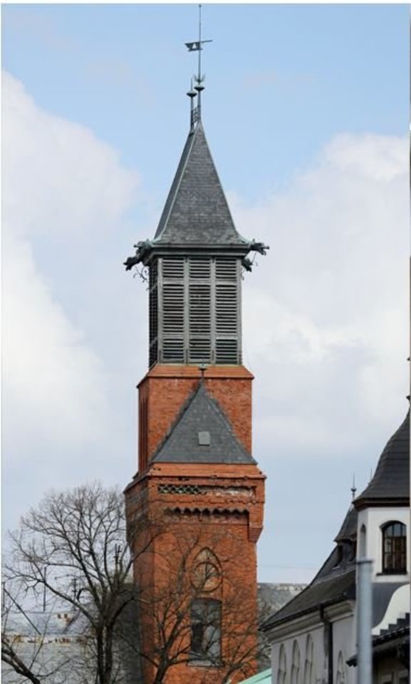 2006 m. kariljonas buvo įkeltas į Klaipėdos centrinio pašto bokštą.
