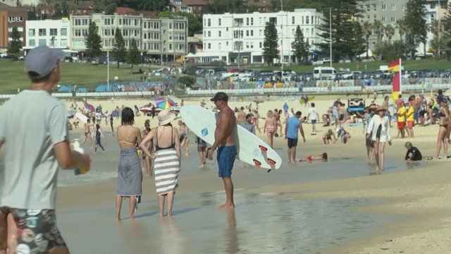 Australija pasitinka saulėtas Kalėdas: turistai mėgaujasi net 30-ies laipsnių karščiu