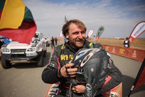 Dakaro ralio dalyvio treniruotės – per sniego pusnis