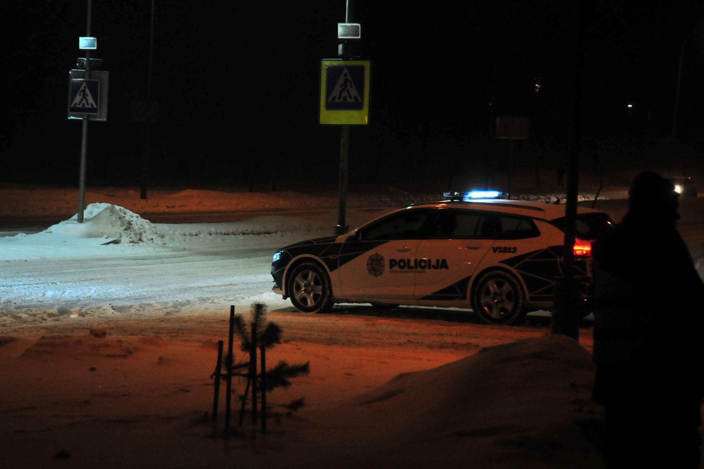 Nusikaltėliai pagrobė kieme paliktą BMW X1, pareigūnai ieško jų pėdsakų.