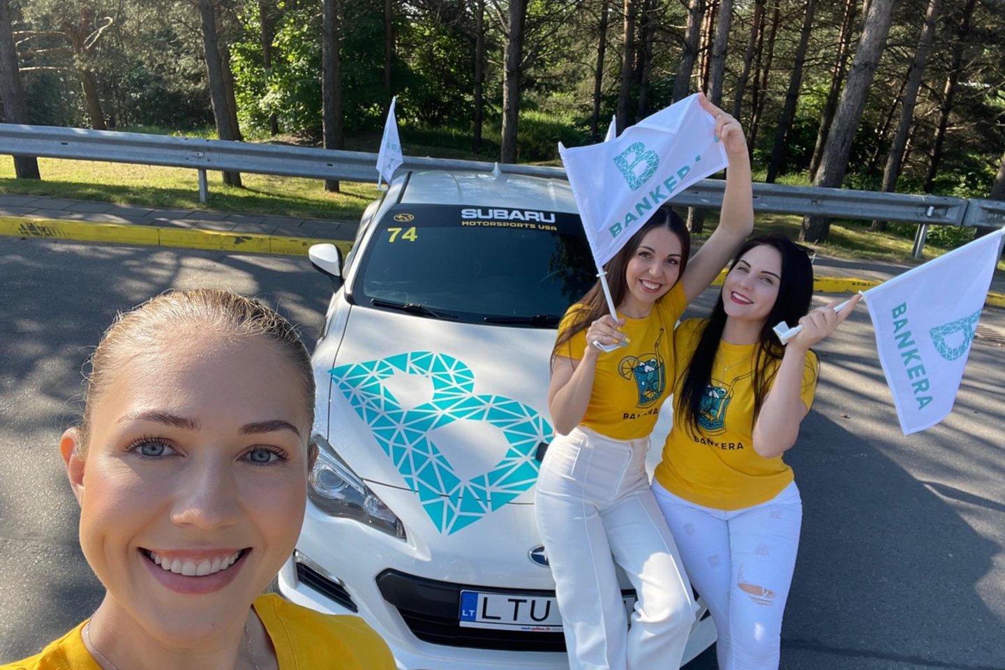 „Bankera“ žmogiškųjų išteklių komanda šiemet didžiausiame Lietuvoje automobilių sporto renginyje, skirtame moterims – „Moterų ralyje“.