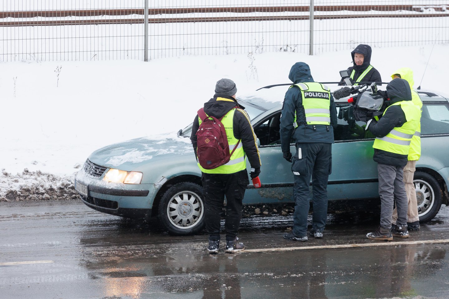  Antrą Kalėdų rytą sostinės Drujos gatvėje vykusio policijos reido metu įkliuvo neblaivus "Subaru Forester" vairuotojas, tačiau girtų kelių erelių netrūko ir prieš šį reidą. <br> T.Bauro nuotr.