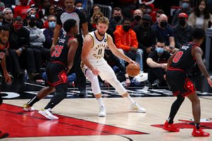Domantas Sabonis sugrįžo į NBA kovas po blauzdos traumos, bet „Pacers“ krito Čikagoje