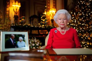 Jungtinėje Karalystėje – nerimas: ginkluotas vyras pagrasino nužudyti Elizabeth II, pilies teritorijoje sulaikytas įsibrovėlis