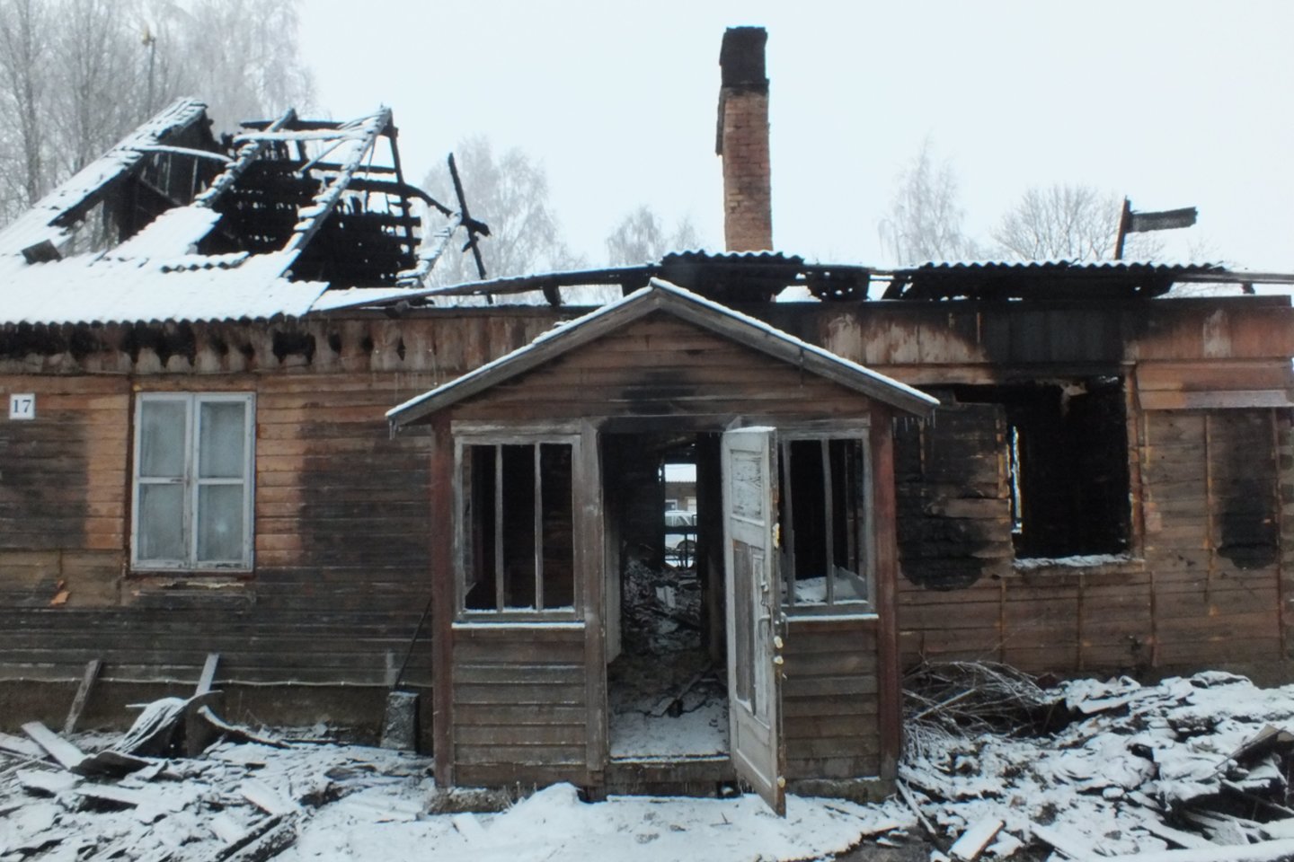  Šakių rajone pere gaisrą žuvo 64 metų moteris. <br> Ugniagesių nuotr.