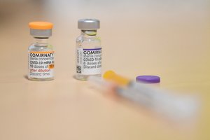 Prancūzijoje ketinama sanitarinius pasus pakeisti vakcinacijos pasais