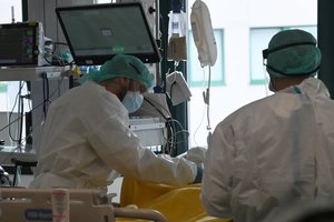 Plintant omikron, Danija ir Islandija praneša apie rekordinius COVID-19 atvejų skaičius