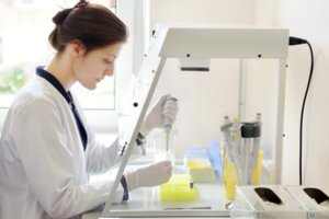 Ragina pasitikrinti dėl klastingos ligos: neturi jokių simptomų, bet sukelia vėžį