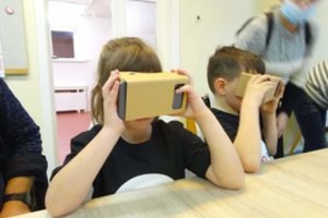 Vaikai išbandė ateities pamokų įrankius: aplankė piramides, skraidė kosmose