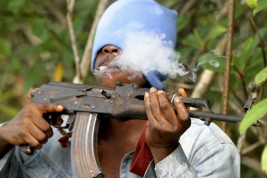 JAV po žudynių Mianmare ragina skelbti šaliai ginklų embargą