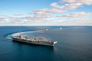 JAV dėl Rusijos ir Ukrainos konflikto palieka Viduržemio jūroje savo lėktuvnešį