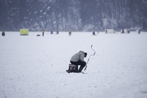 Vilniaus aplinkosaugininkams šventinis savaitgalis buvo darbingas: patikrinti 79 žvejai, nustatyta ir pažeidimų