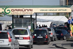 Gariūnų verslininkai nuslėpė 2,6 mln. eurų – per tyrimą sulaikyta 17 asmenų