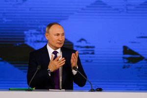 V. Putinas sako esąs įsitikinęs, kad įmanomas „efektyvus dialogas“ su JAV