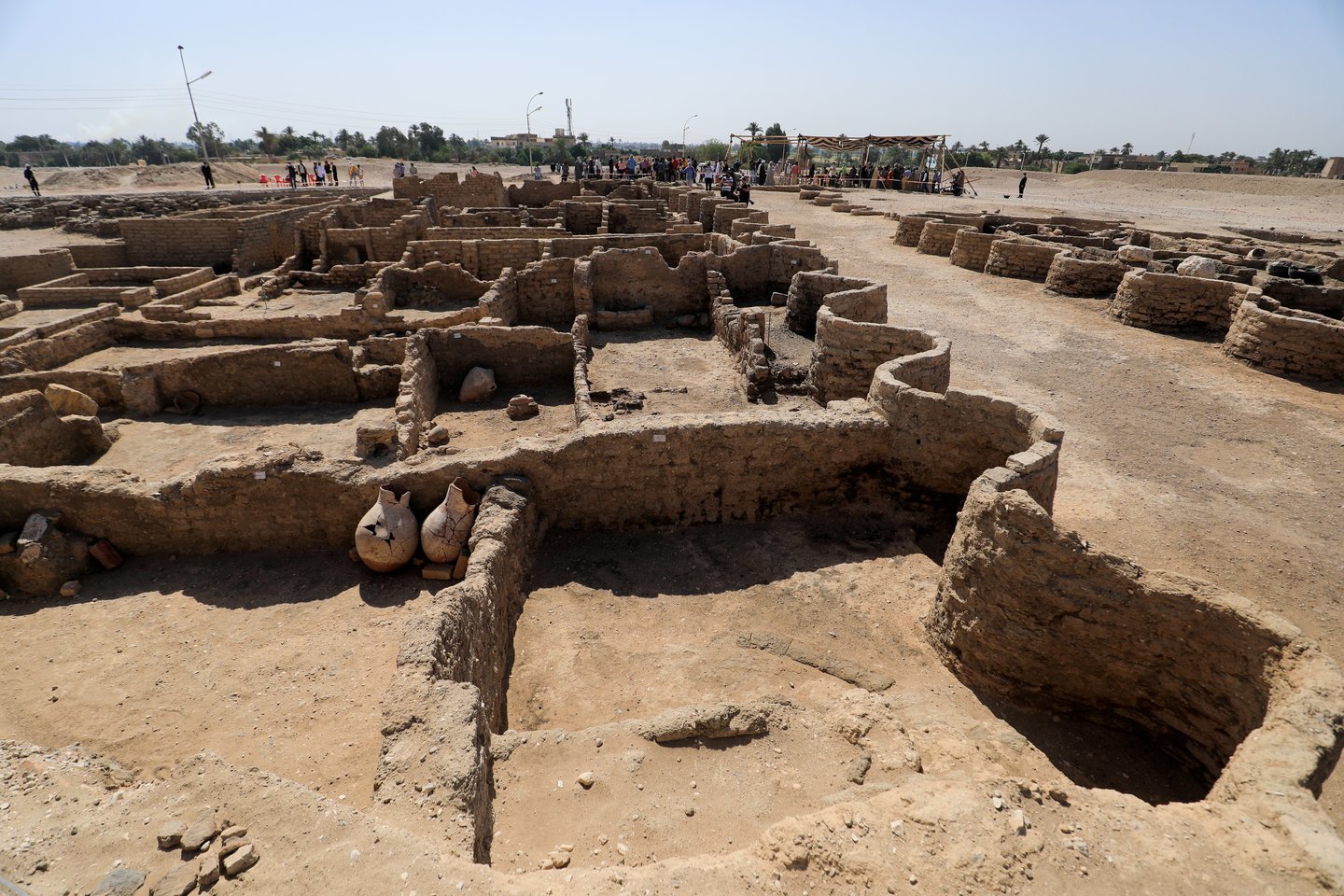  Archeologai netoli Luksoro (senovės Tėbų) Egipte atrado „prarastąjį Aukso miestą“.<br> Egipto Senienų ministerijos nuotr.