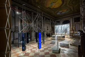 Julijono Urbono planeta Venecijoje suformuota iš 67 tūkstančių žmonių