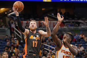 Prieš NBA čempionus žaidęs I. Brazdeikis pagerino savo statistiką, tačiau ne „Magic“ pergalių skaičių