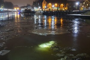 Danės upėje aptikta tarša naftos produktais: nutarta skelbti ekstremalią situaciją, teršalų šaltinis vis dar neaiškus