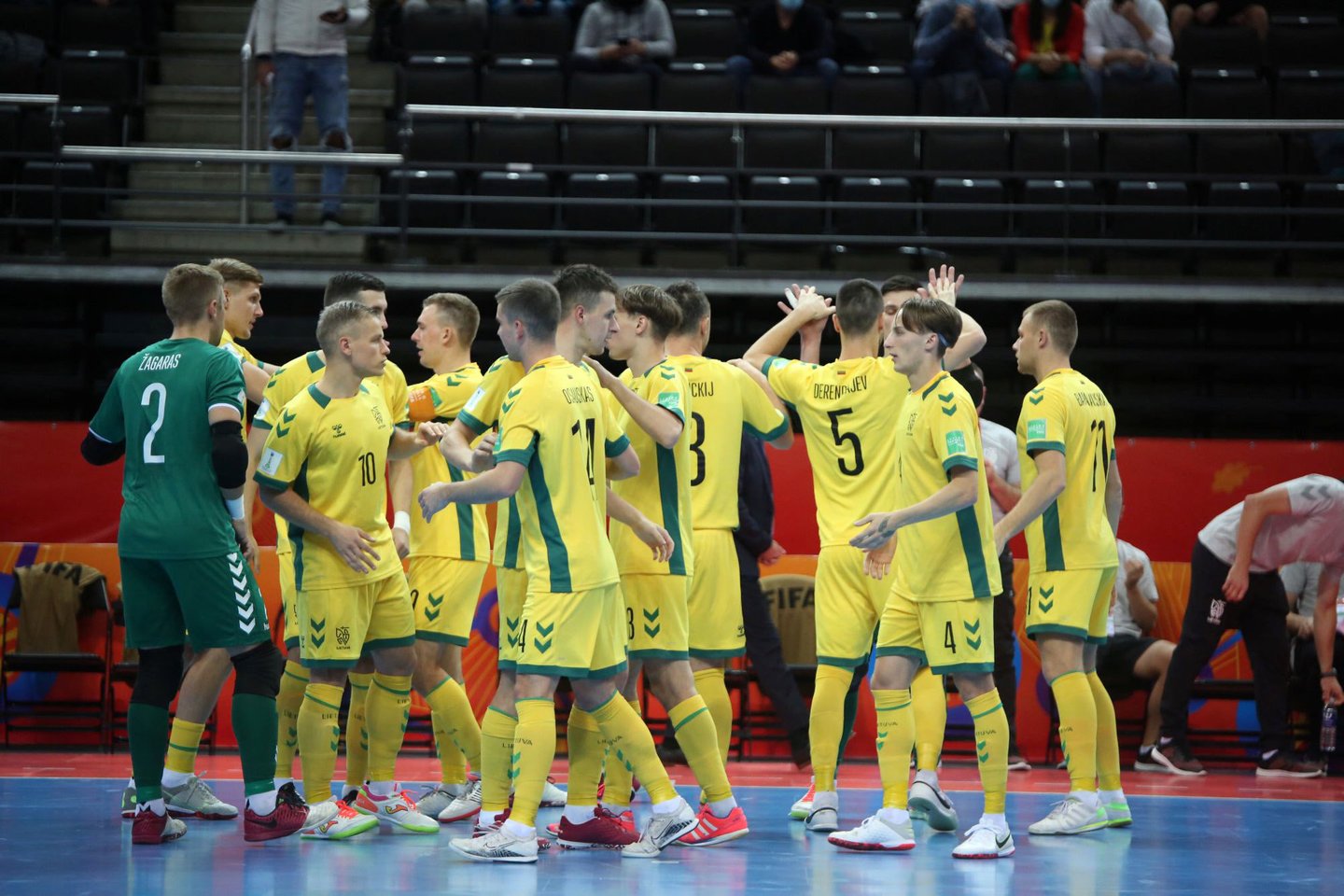 Lietuvos debiutas namuose vykusiame atidėtame 2020 m. pasaulio salės futbolo čempionate nebuvo juodas, tačiau taškų pelnyti nepavyko.<br>M.Patašiaus nuotr.